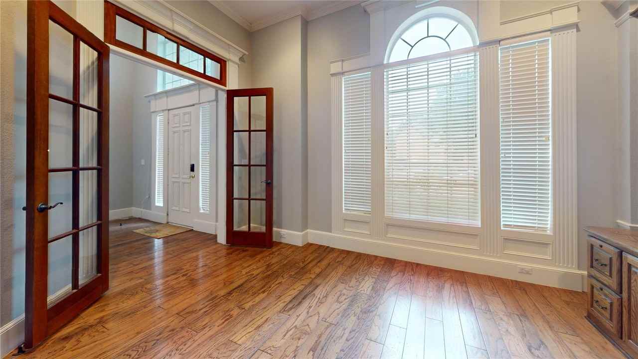 1423 Cool Springs Dr - Photo 3 of 23