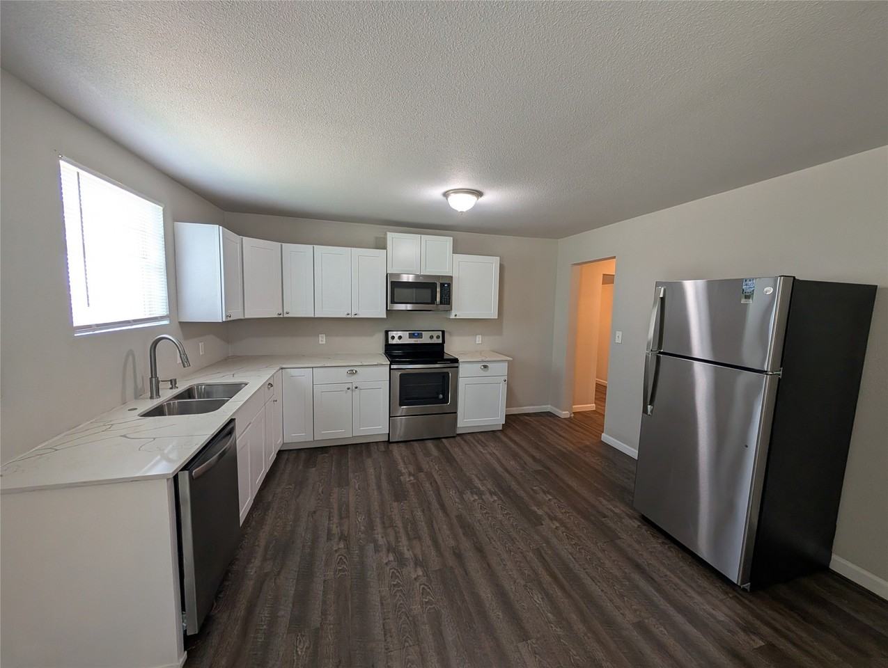 2503 Scott St - Photo 3 of 11