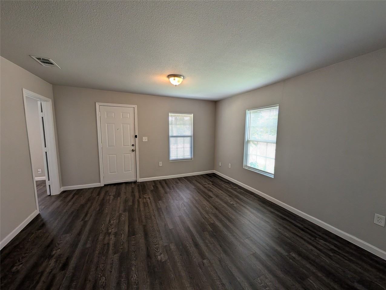 2503 Scott St - Photo 5 of 11