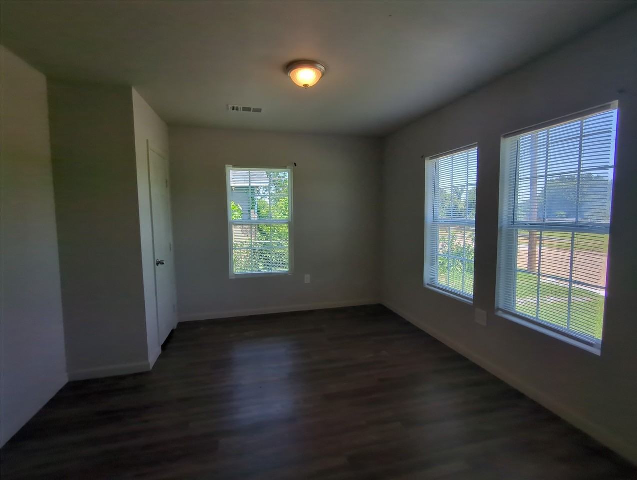 2503 Scott St - Photo 6 of 11