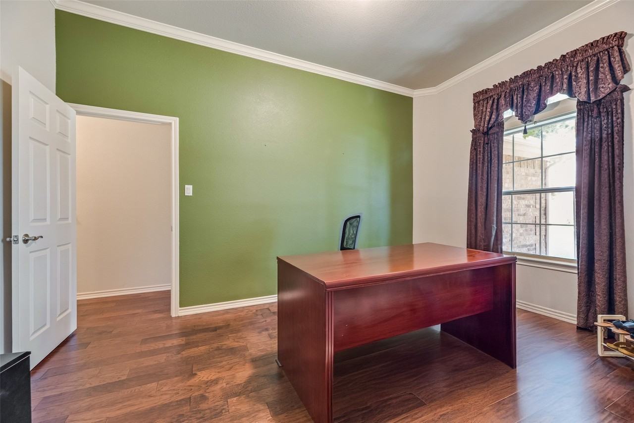 1706 Humbolt Dr - Photo 5 of 20