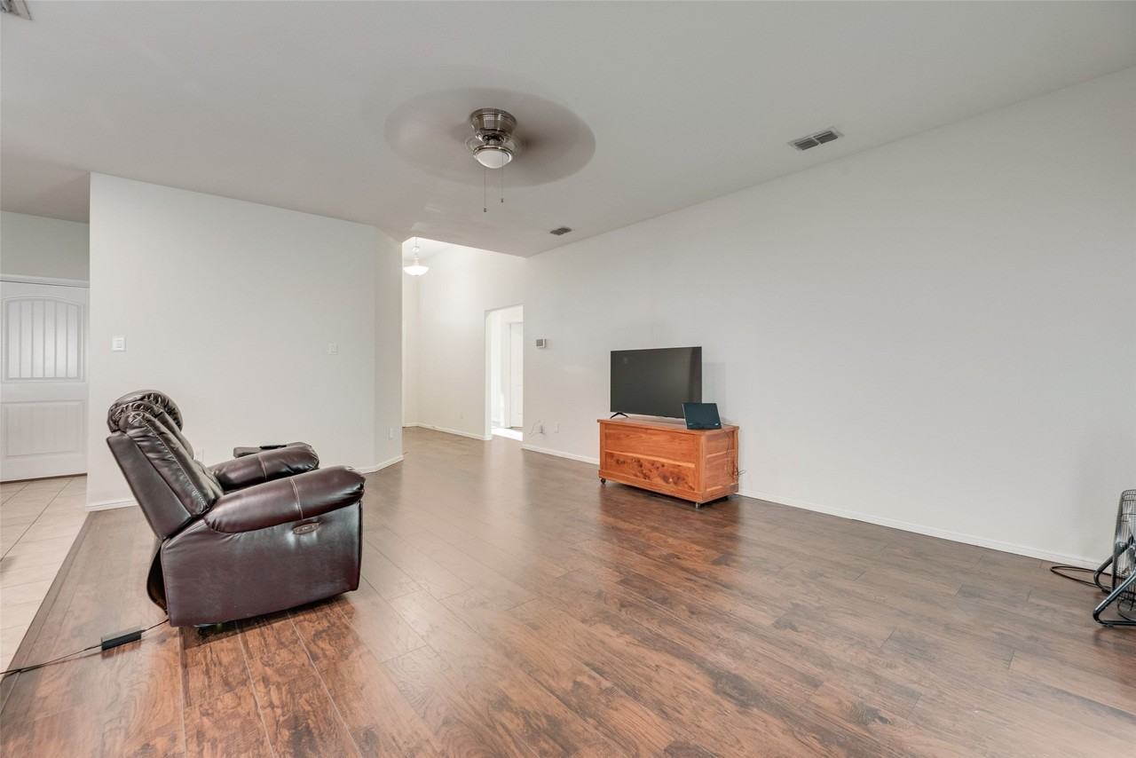 705 Ben Lake Trl - Photo 3 of 15