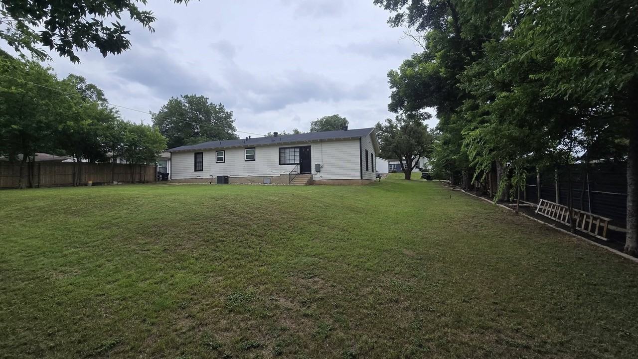 6612 Locke Ave - Photo 3 of 16