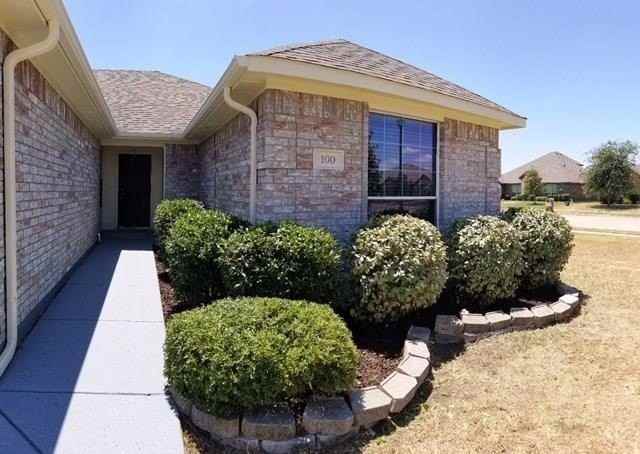 100 Commonwealth Cir - Photo 2 of 22