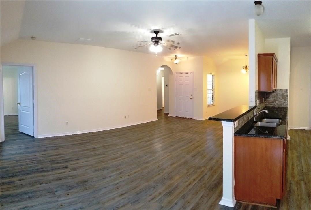 100 Commonwealth Cir - Photo 7 of 22