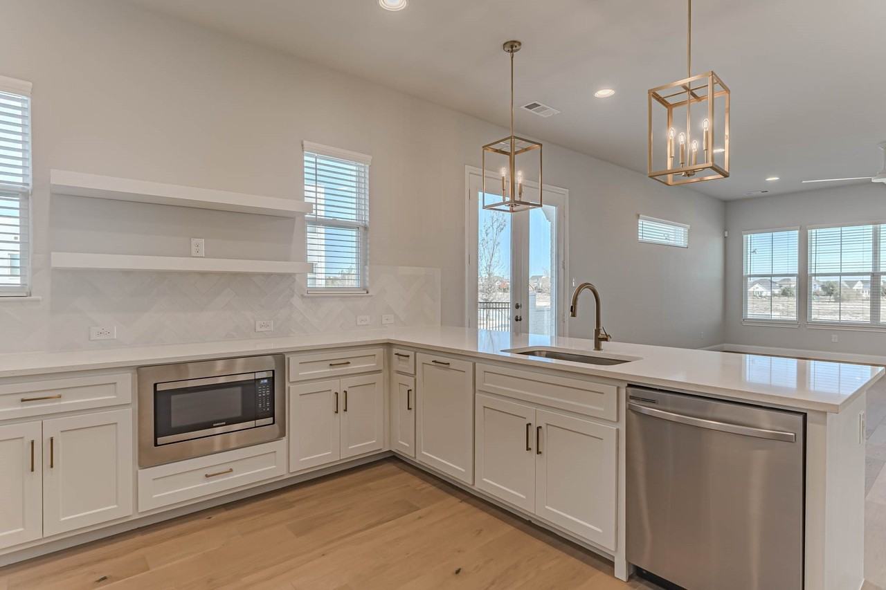 2140 Village Walk Pl - Photo 2 of 37