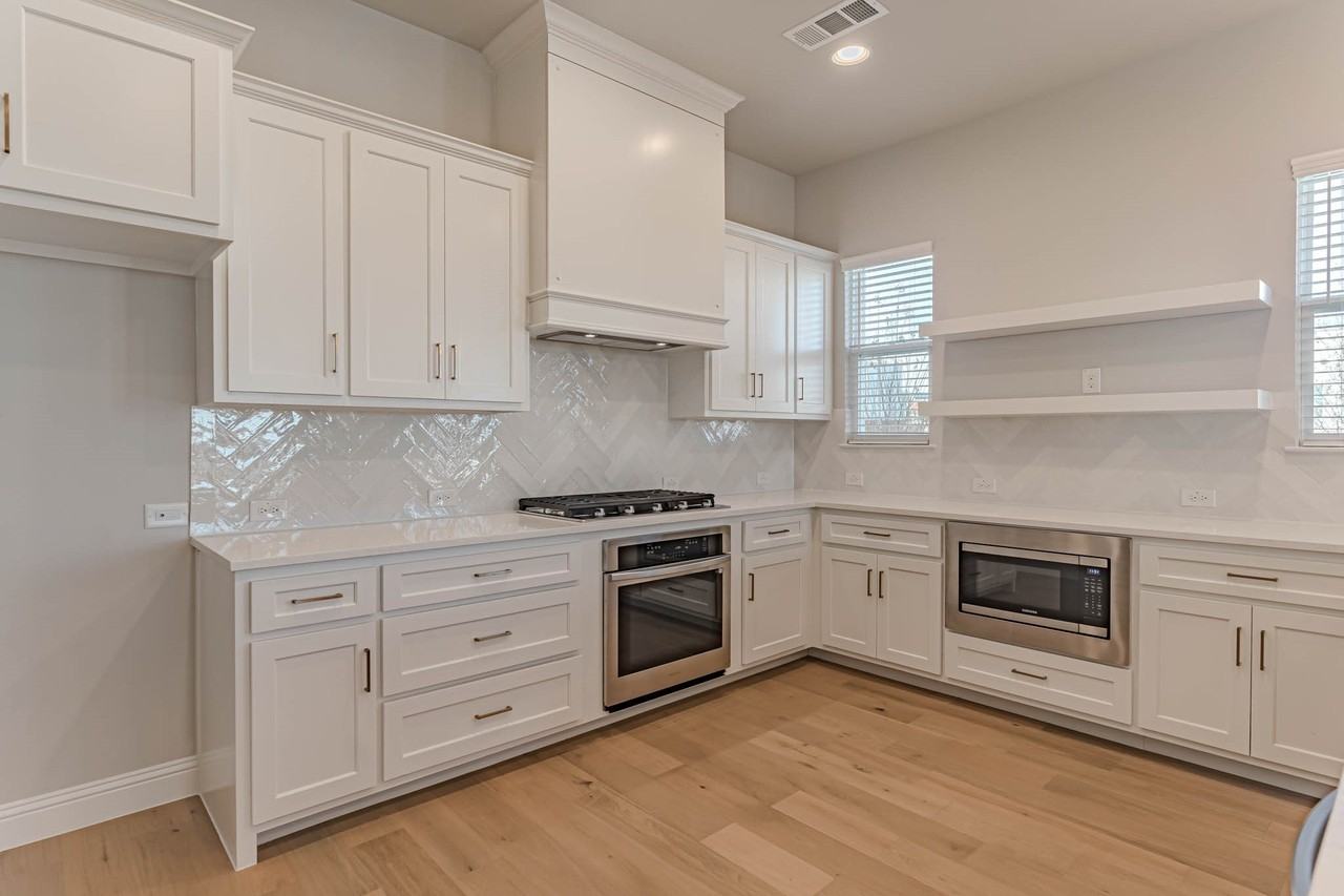 2140 Village Walk Pl - Photo 3 of 37