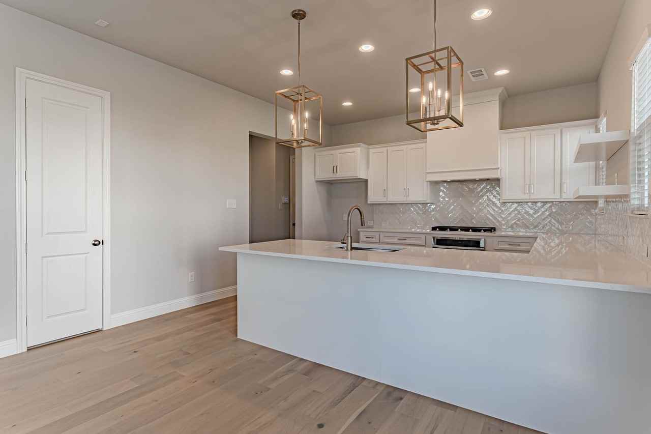 2140 Village Walk Pl - Photo 5 of 37