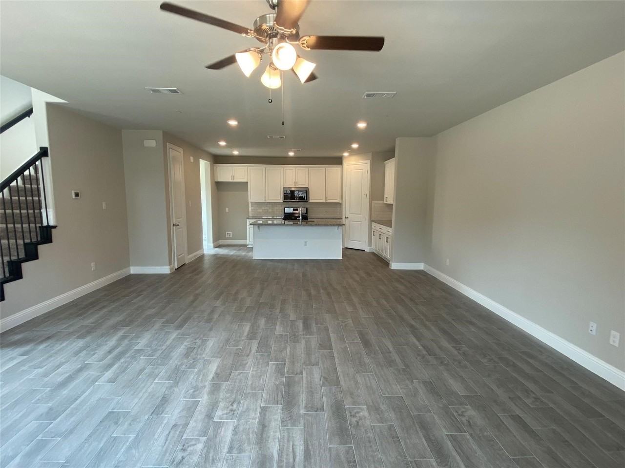 801 Ponds Edge Ln - Photo 4 of 24