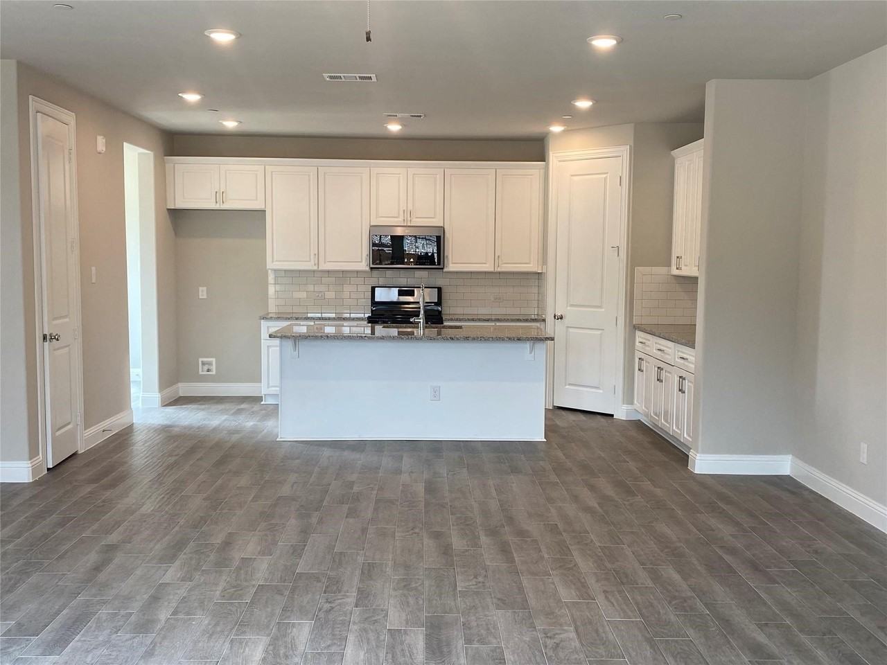 801 Ponds Edge Ln - Photo 5 of 24