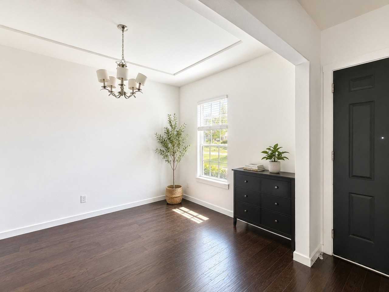 1048 Marian Dr - Photo 6 of 32