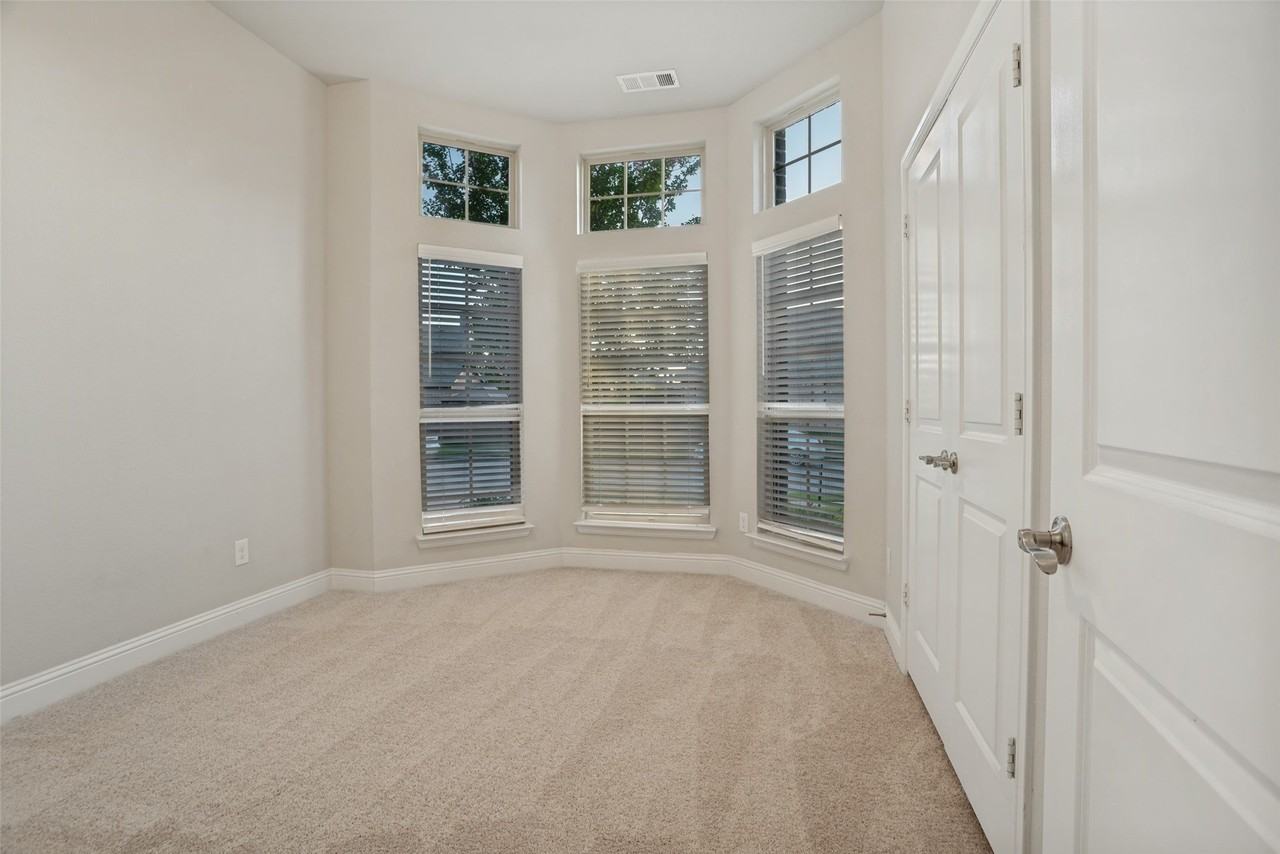 3406 Herron Dr - Photo 3 of 25
