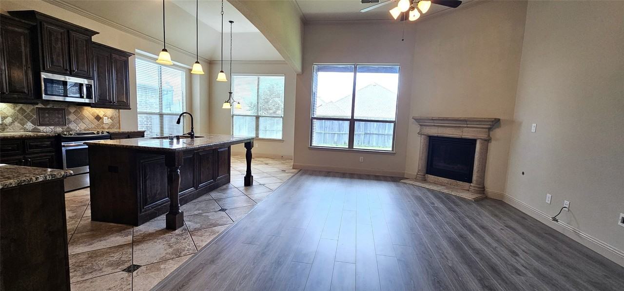 944 Lake Meadow Ln - Photo 4 of 24