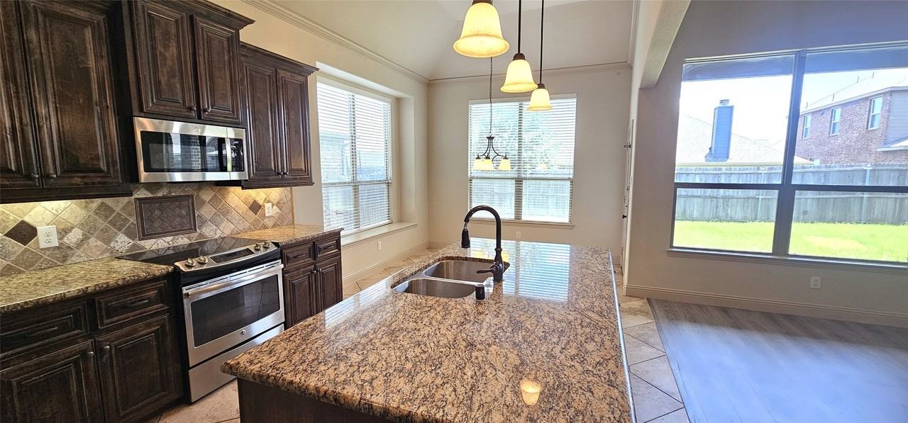 944 Lake Meadow Ln - Photo 5 of 24