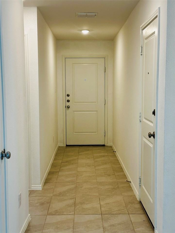 1275 Eclipse Ln - Photo 3 of 21