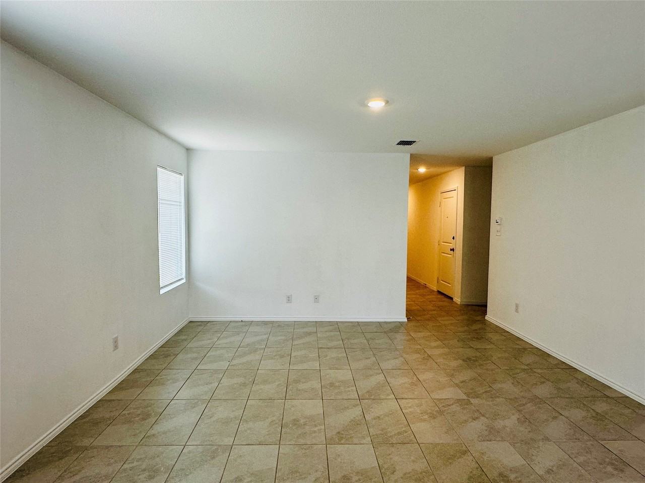 1275 Eclipse Ln - Photo 4 of 21