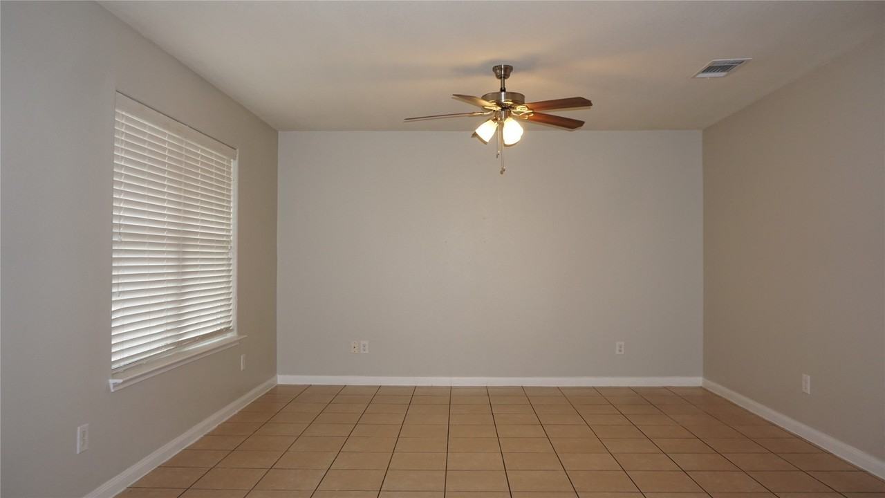 10037 Quail Glen Dr - Photo 2 of 13