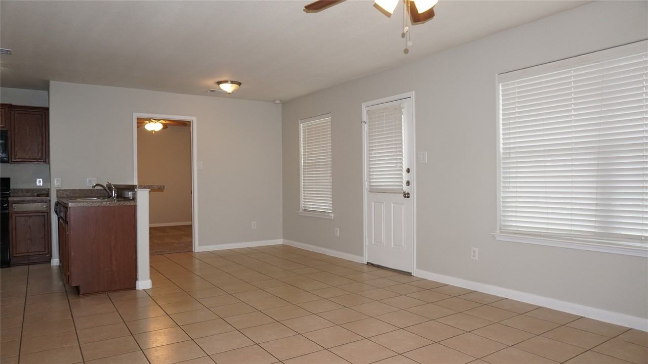 10037 Quail Glen Dr - Photo 3 of 13
