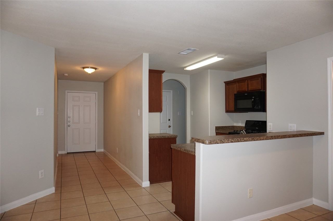 10037 Quail Glen Dr - Photo 4 of 13