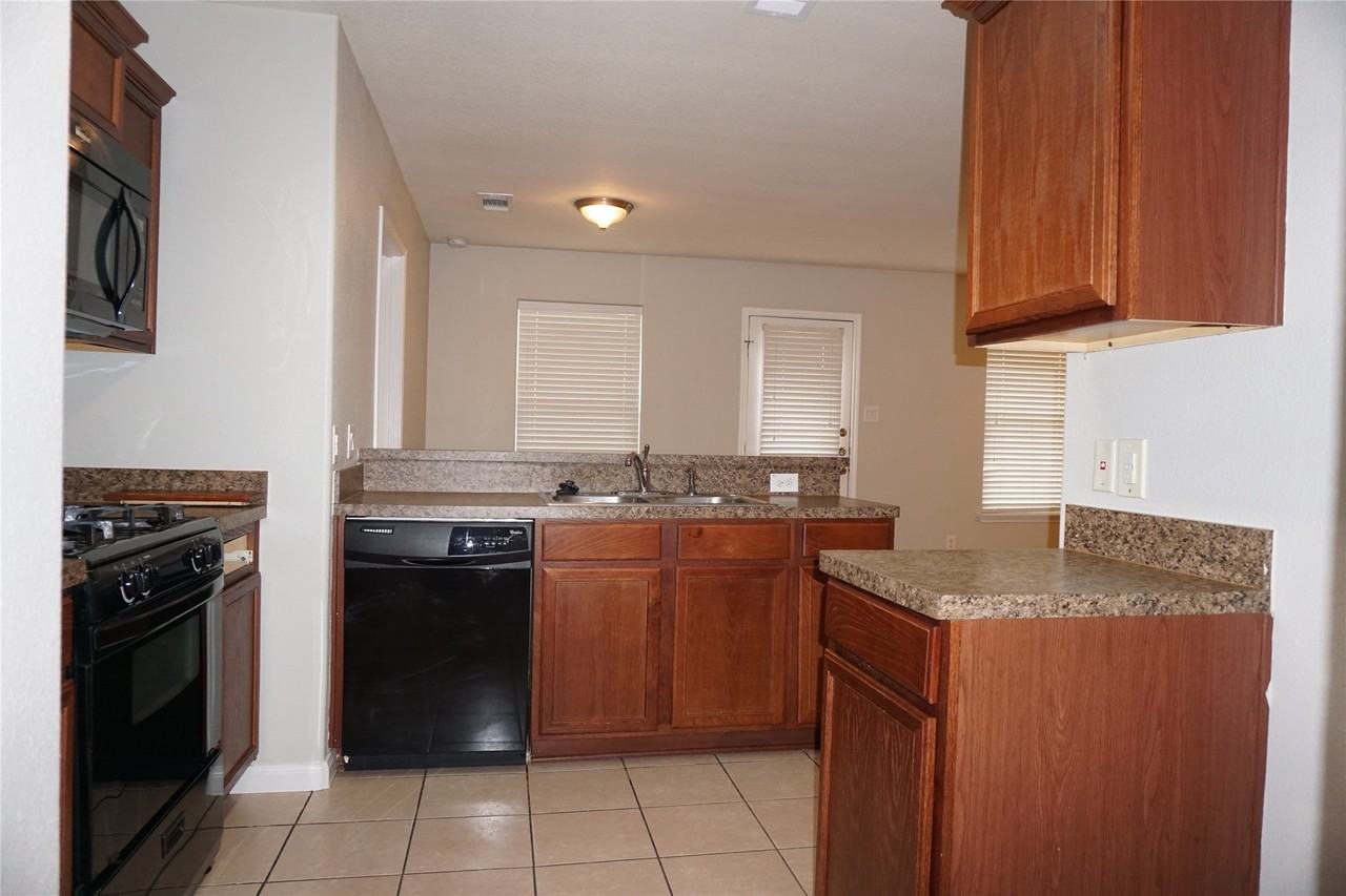 10037 Quail Glen Dr - Photo 5 of 13