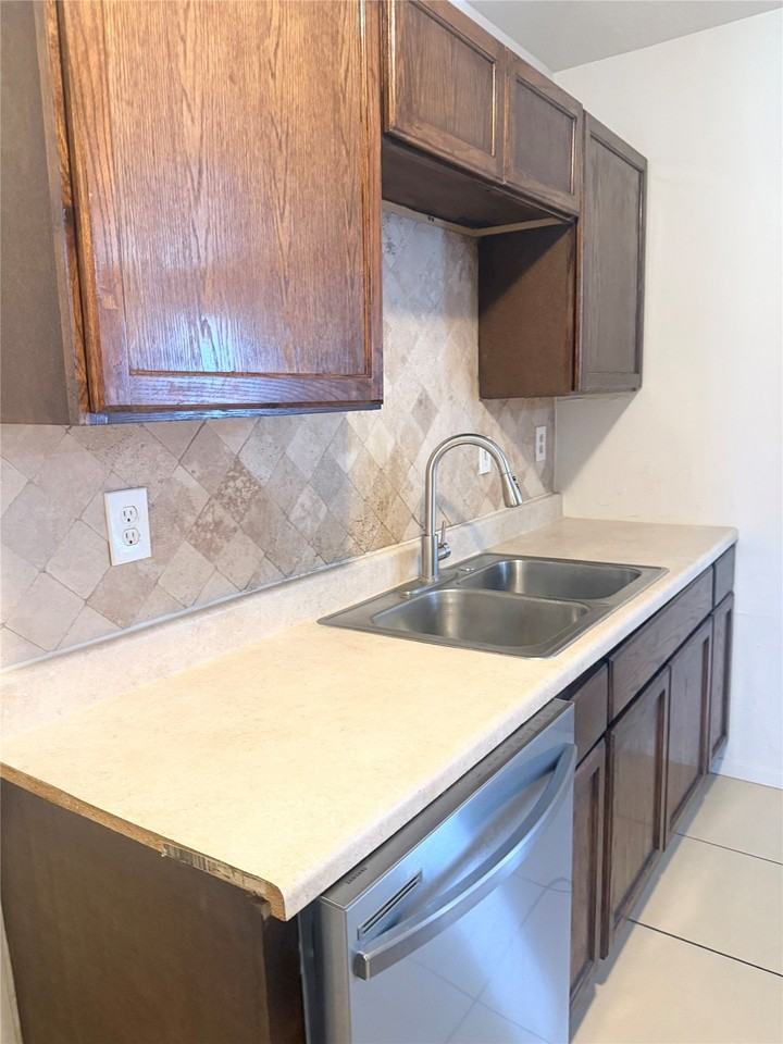 4805 Woodruff Dr - Photo 6 of 11