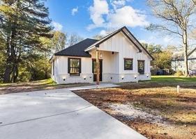 featured image of 1204 Poplar St