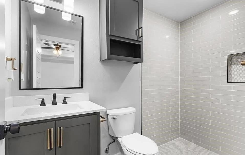 1204 Poplar St - Photo 2 of 7