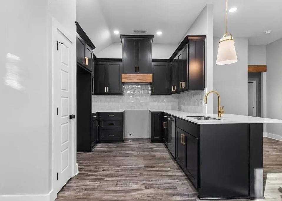 1204 Poplar St - Photo 6 of 7