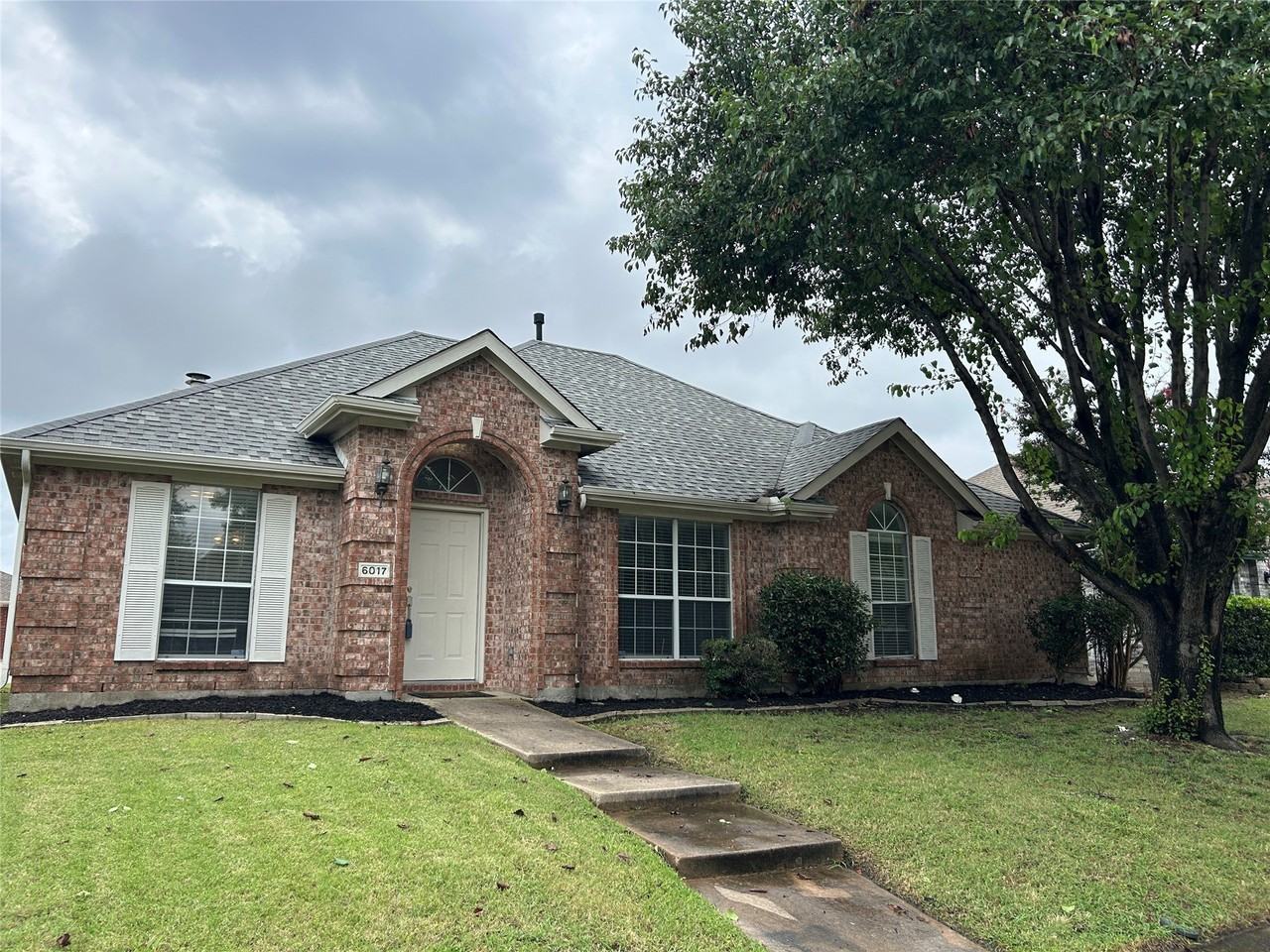 6017 Sidney Ln