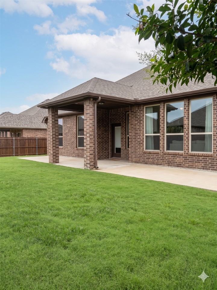 2956 Salina Dr - Photo 2 of 39