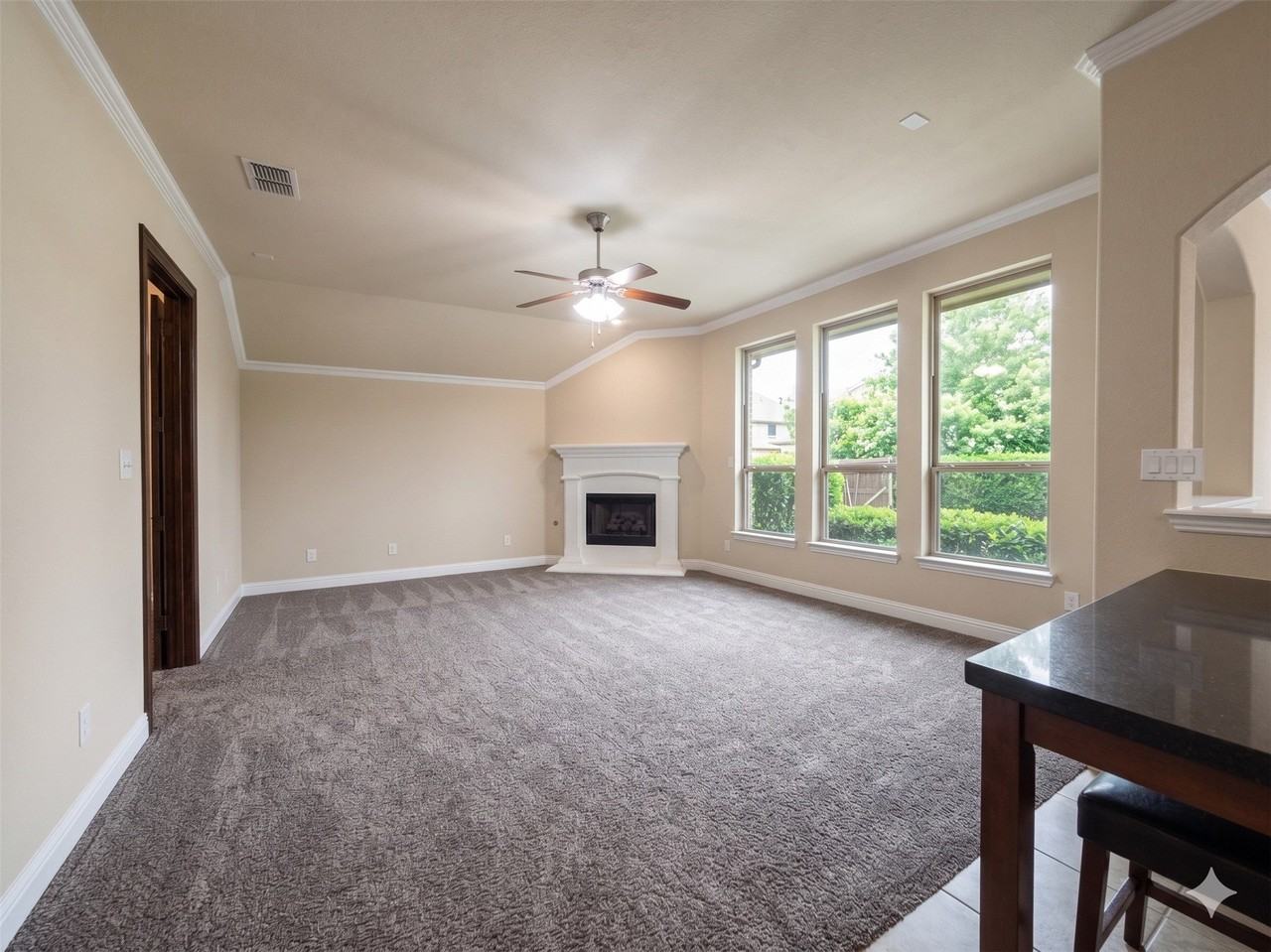 2956 Salina Dr - Photo 4 of 39