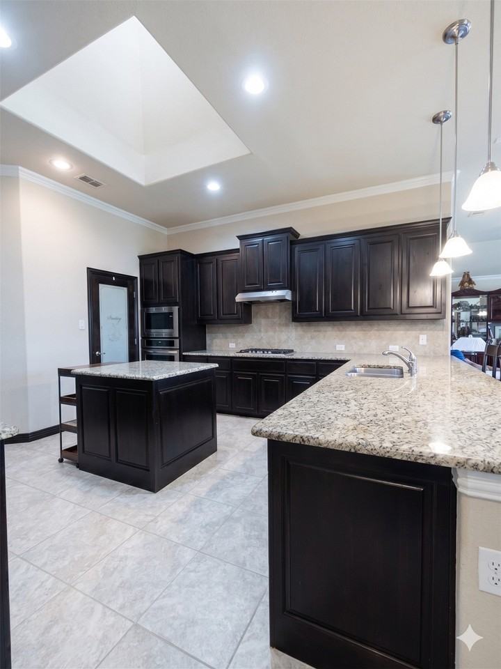 2956 Salina Dr - Photo 6 of 39