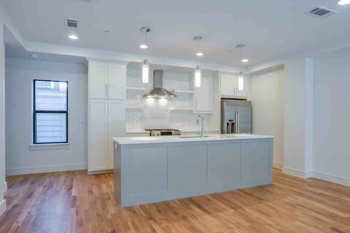 2127 Clark St #104 - Photo 3 of 24
