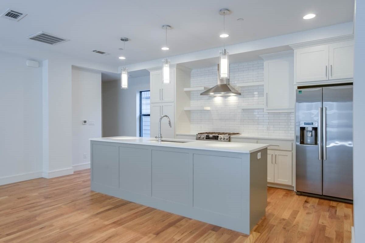 2127 Clark St #104 - Photo 4 of 24