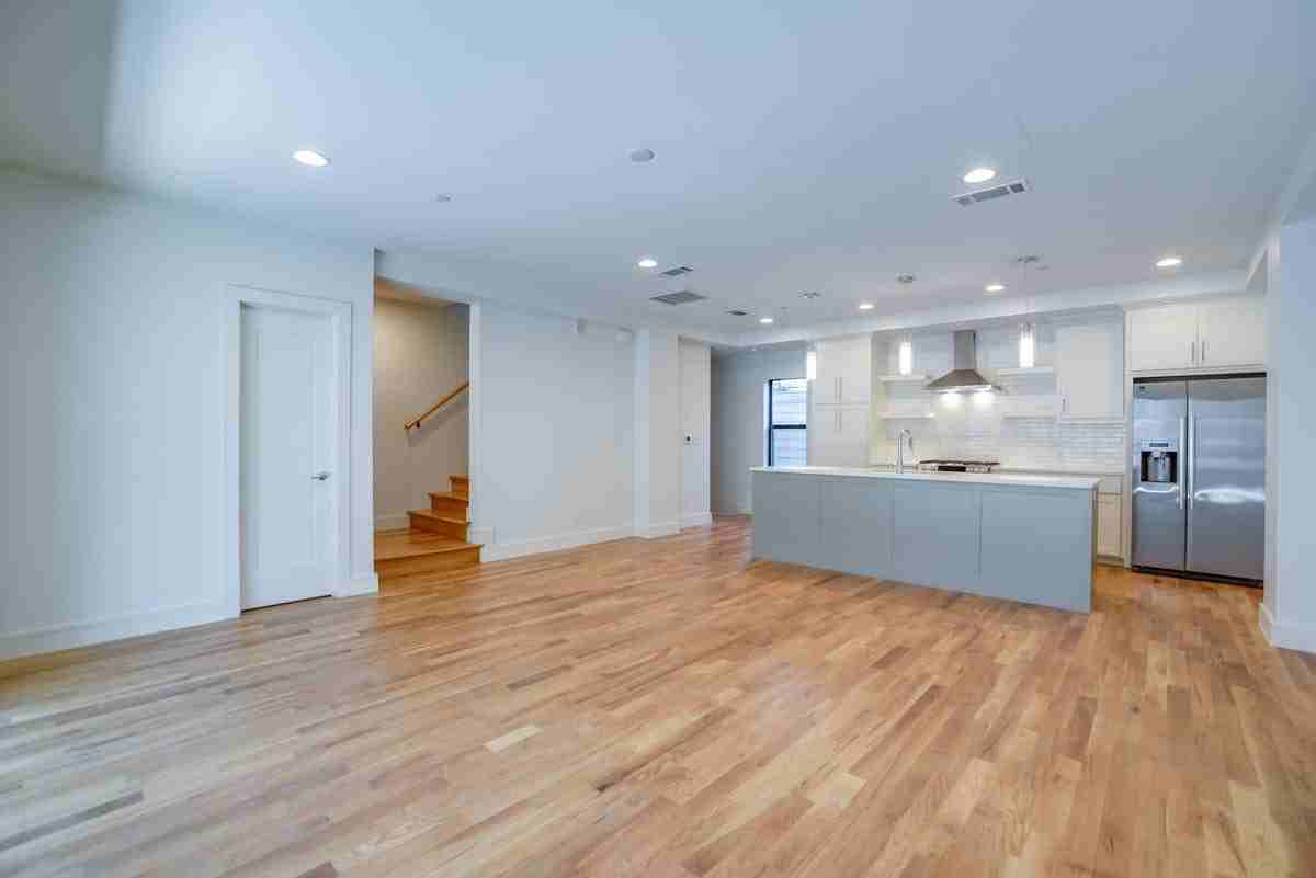 2127 Clark St #104 - Photo 5 of 24