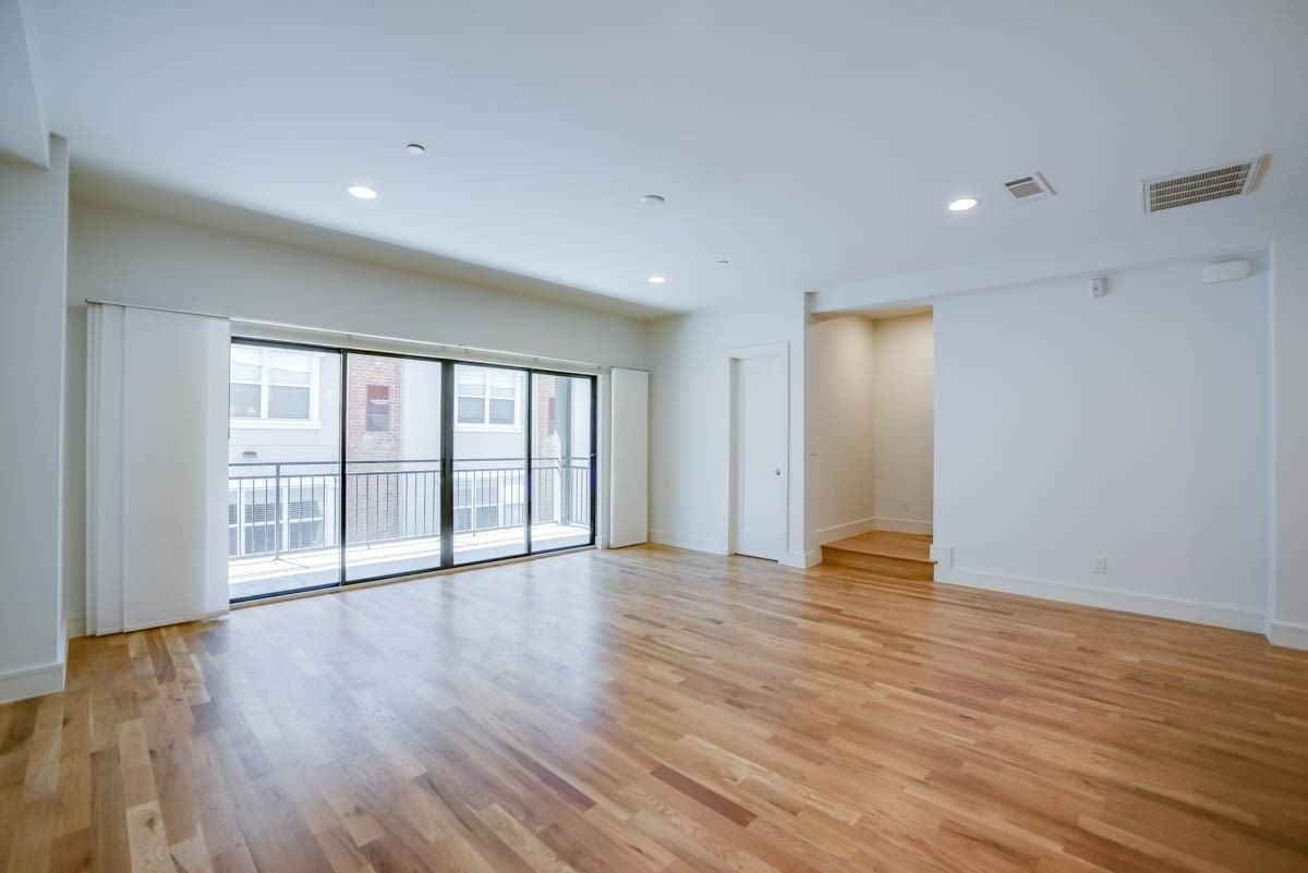 2127 Clark St #104 - Photo 7 of 24