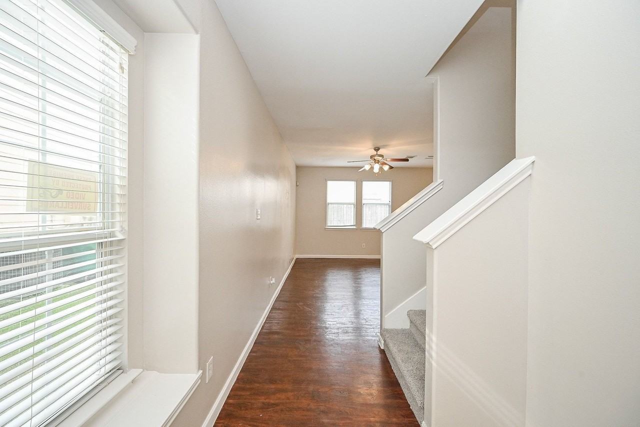 6127 Yorkglen Manor Ln - Photo 4 of 32
