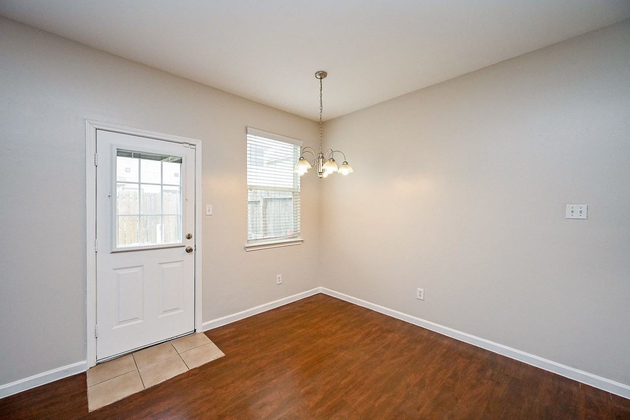 6127 Yorkglen Manor Ln - Photo 6 of 32