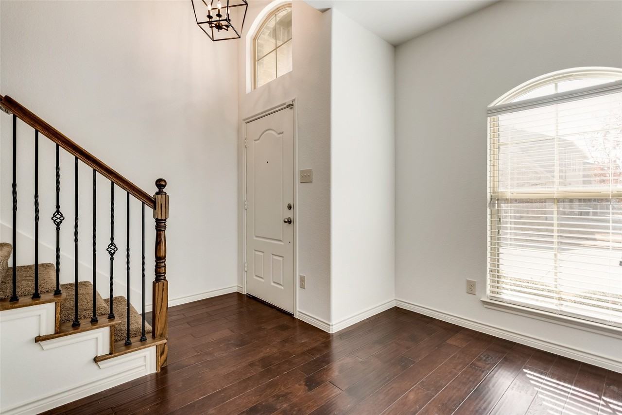 1448 Arapaho Dr - Photo 2 of 24