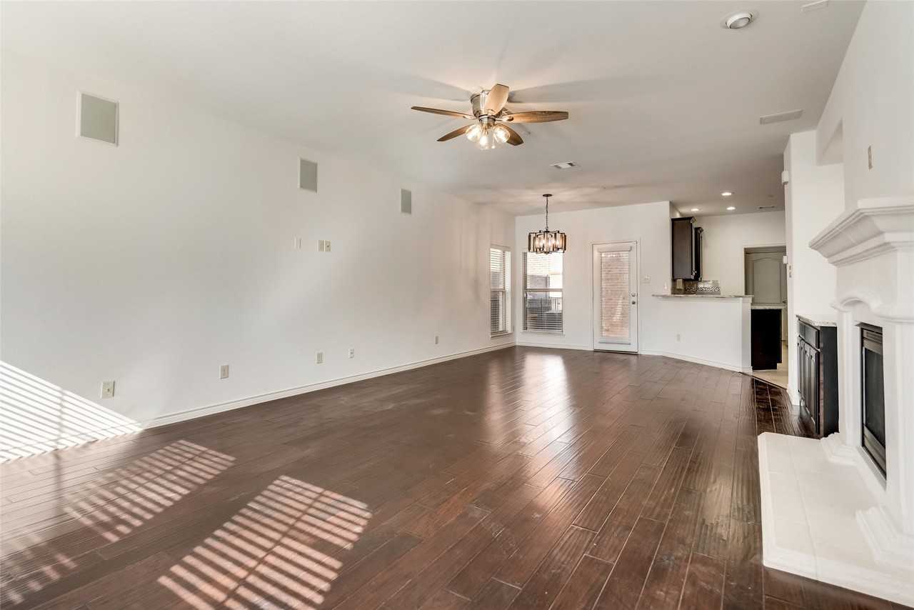 1448 Arapaho Dr - Photo 3 of 24