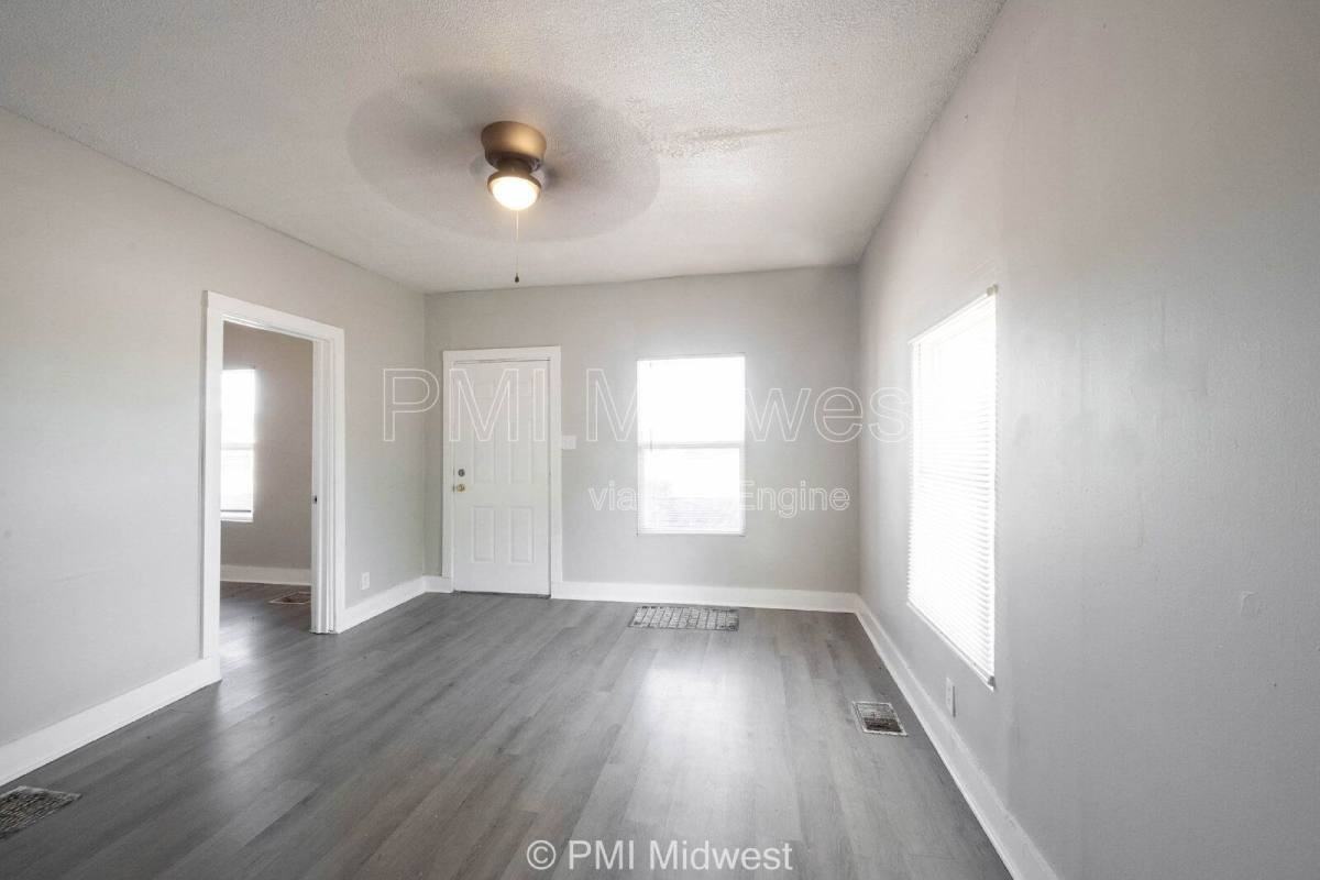 445 W 29th St - Photo 2 of 10