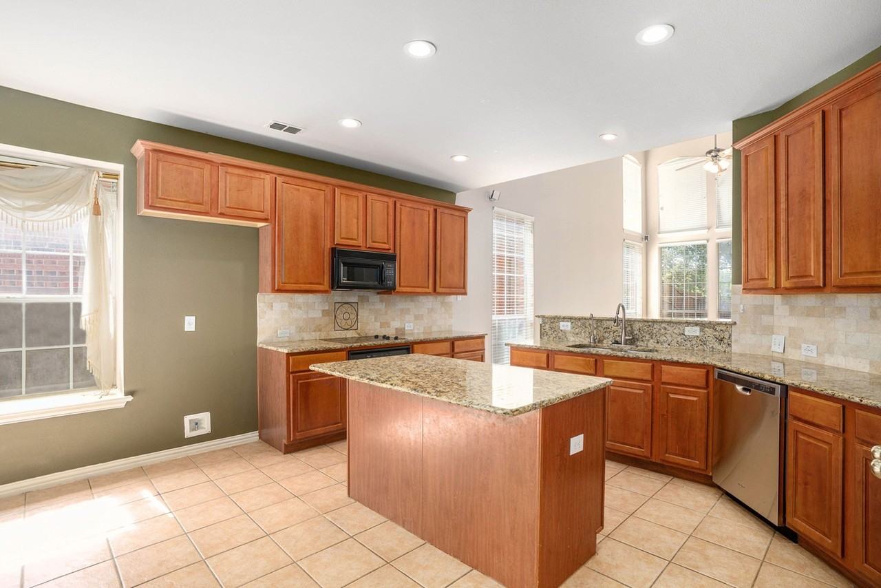 4213 Sharondale Dr - Photo 5 of 24