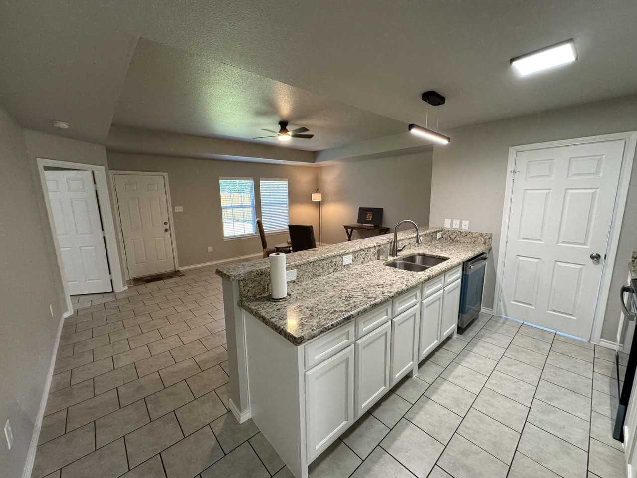 600 S Hattie St #B - Photo 5 of 16