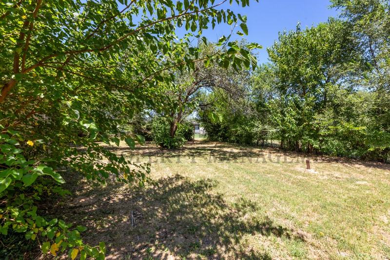 2237 N Erie Ave - Photo 3 of 40