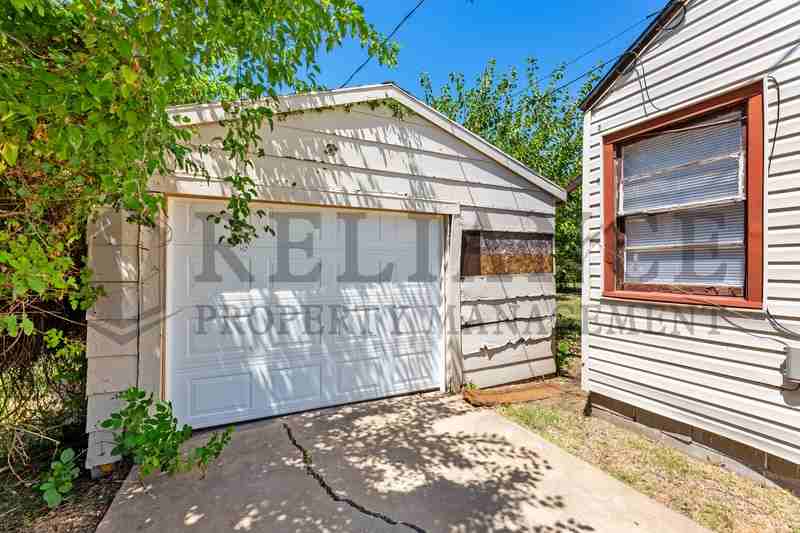 2237 N Erie Ave - Photo 6 of 40