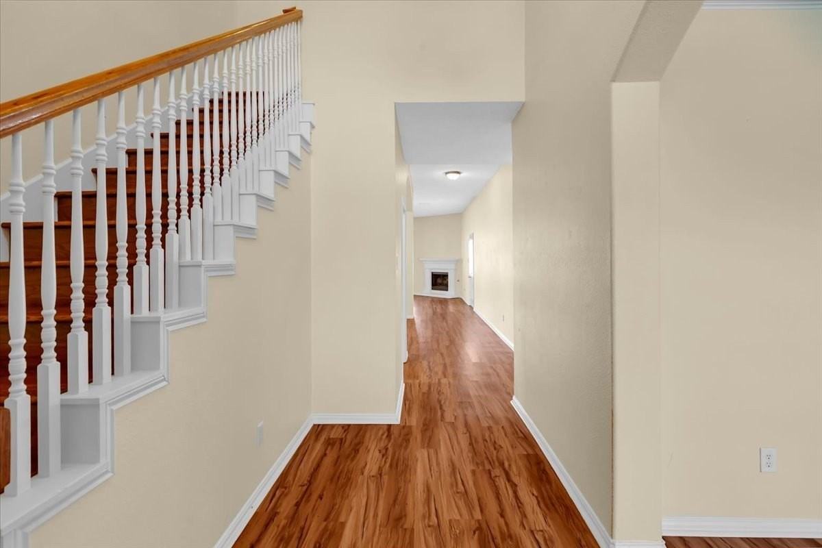 203 Lairds Dr - Photo 4 of 36