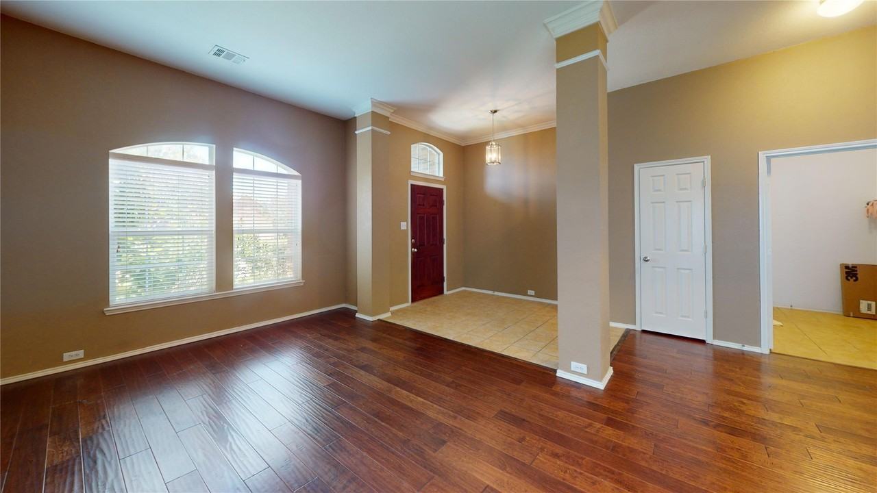 2805 Glendale Way - Photo 2 of 18