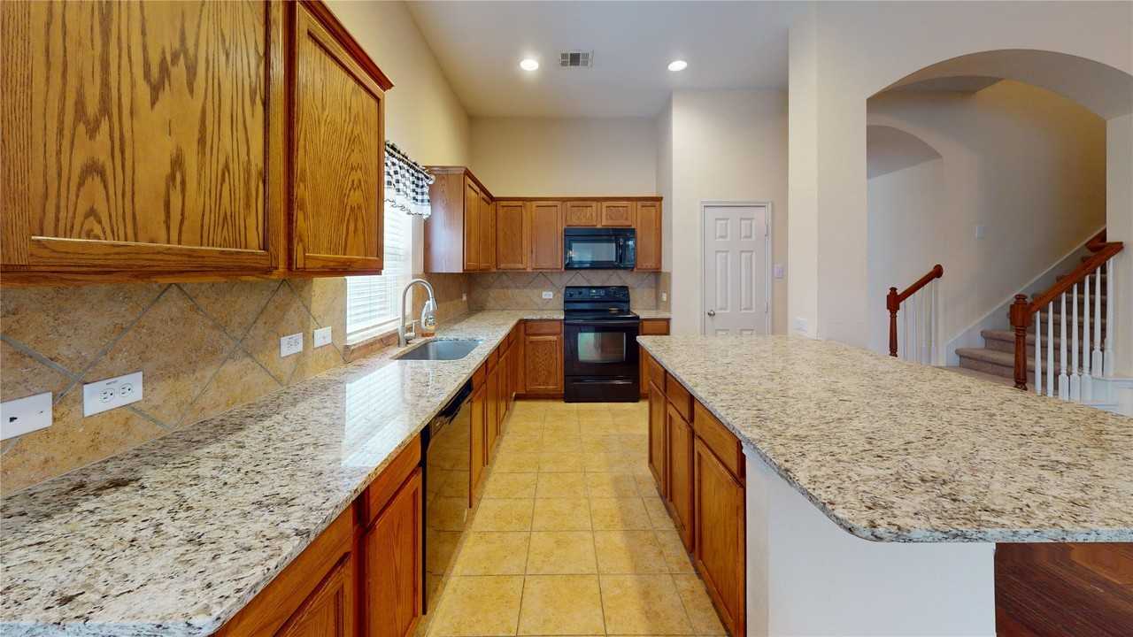 2805 Glendale Way - Photo 4 of 18