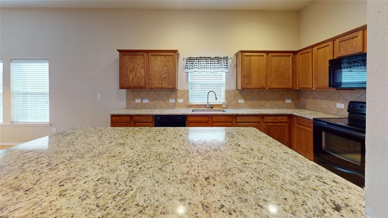 2805 Glendale Way - Photo 5 of 18