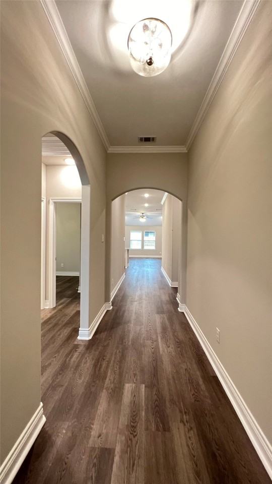702 Moseley Ln - Photo 2 of 26